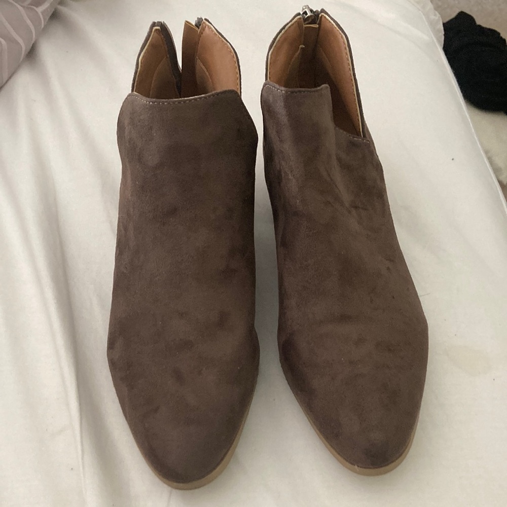 Wild Diva suede brown low boots